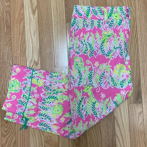 Lilly‎ Pulitzer Pink/Yellow Floral/ Lions  Capris Crop Pants size 6 - Picture 1 of 5